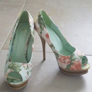 Platform Peep Toe Pumps